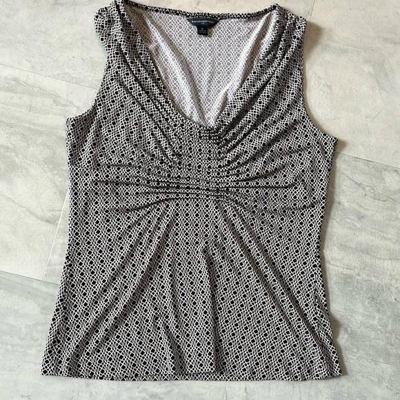 Banana Republic Tops - Banana republic  Blouse  sleeveless  silky  soft stretchy   Black/gray    size M